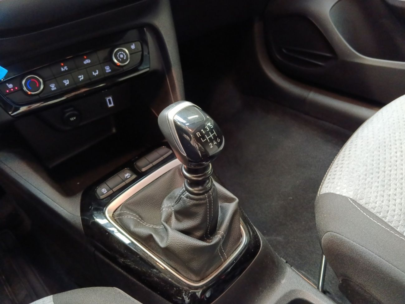 Mandataire Opel Corsa 1.2T 100base