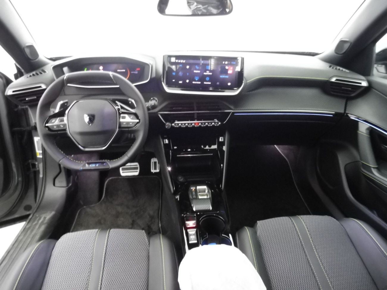 Mandataire PEUGEOT 2008 1.2 HYBRID 136CH GT E-DCS6