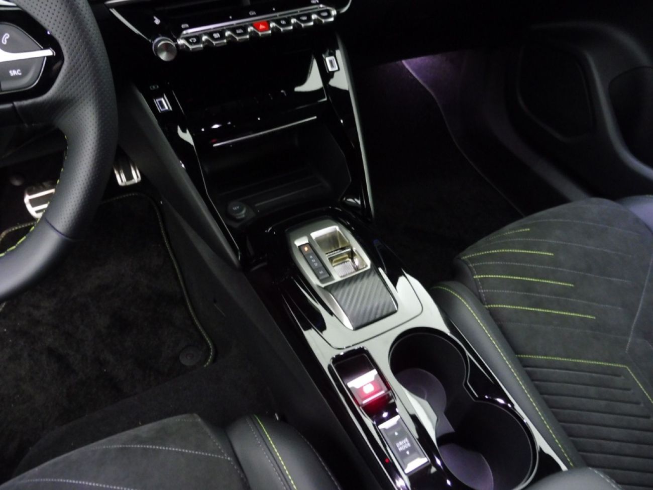 Mandataire PEUGEOT 2008 1.2 HYBRID 145CH GT E-DCS6