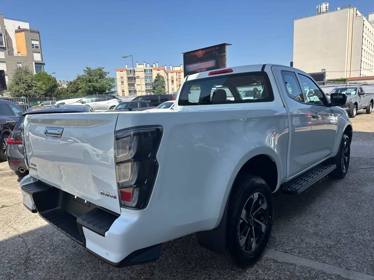 Mandataire ISUZU D-MAX NOUVEAU 2.2L SPACE PRESTIGE