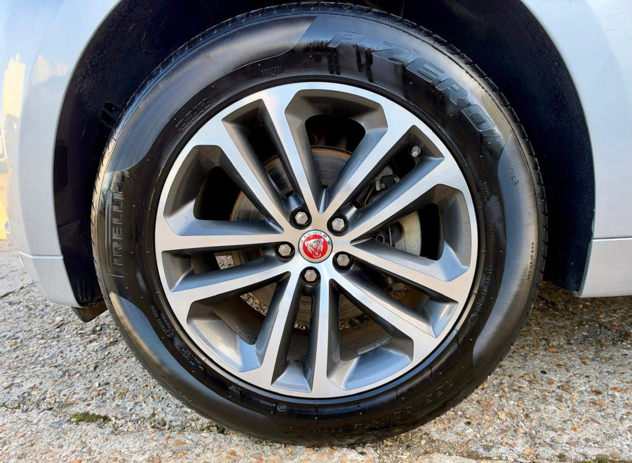 Mandataire JAGUAR F-PACE 2.0 D - 180 ch AWD BVA8 R-Sport