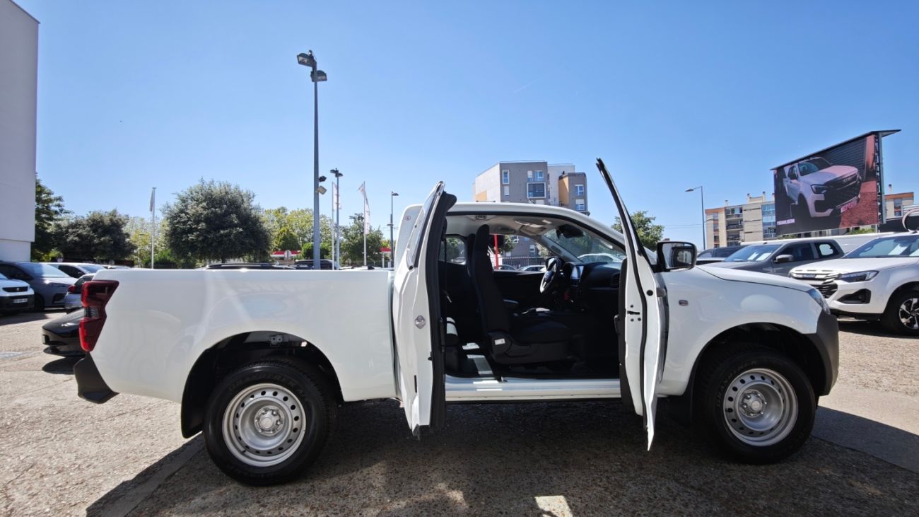 Mandataire ISUZU D-MAX NOUVEAU 2.2L SPACE B-STRONG BOITE MANUELLE