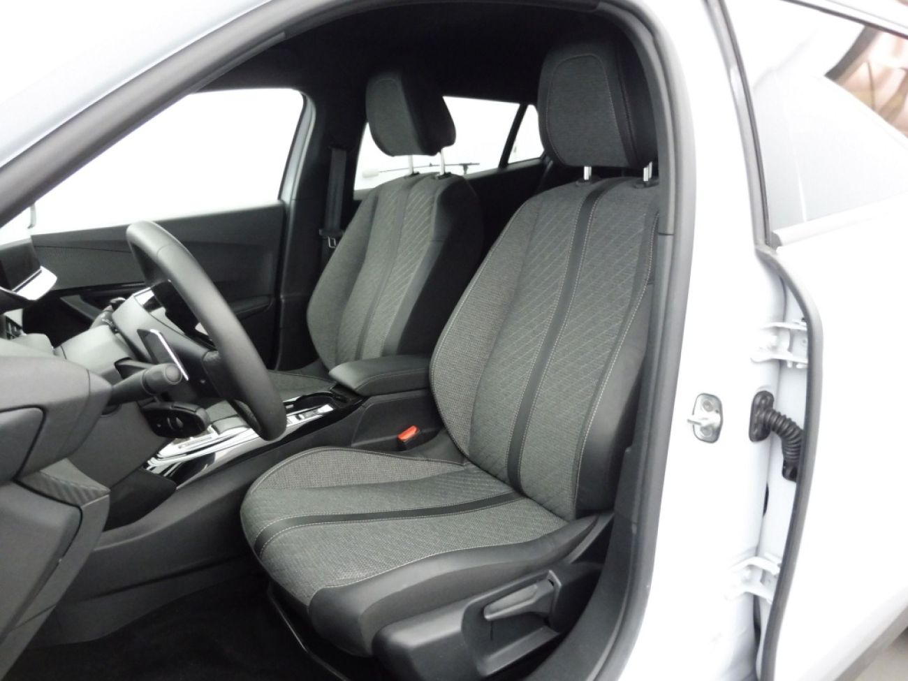 Mandataire PEUGEOT 2008 1.2 PURETECH 130CH S&S ALLURE EAT8