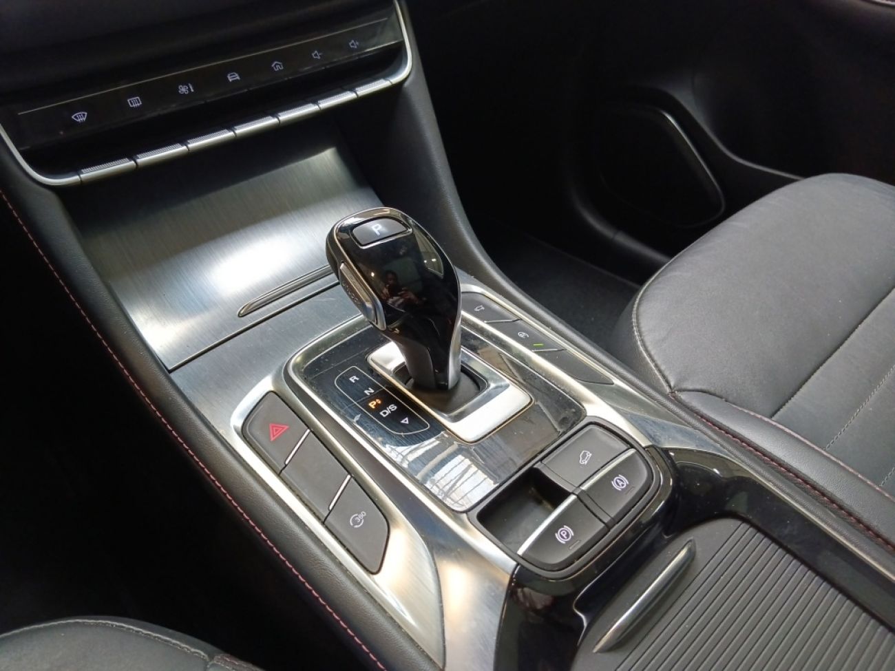 Mandataire MG HS 1.5 T-GDI 162 AT luxury