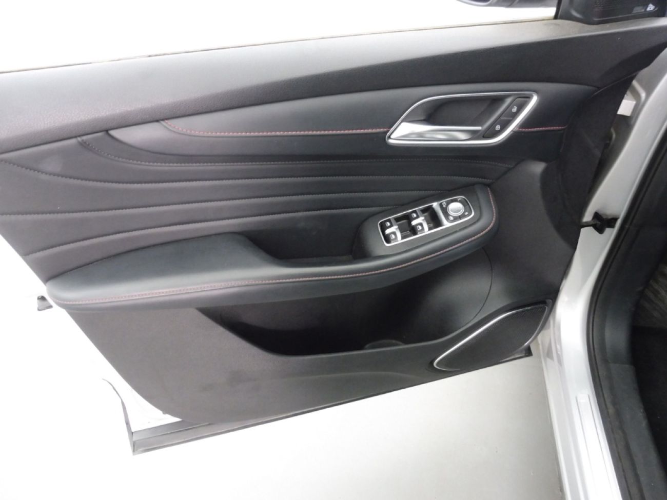Mandataire MG HS 1.5 T-GDI 162 AT luxury