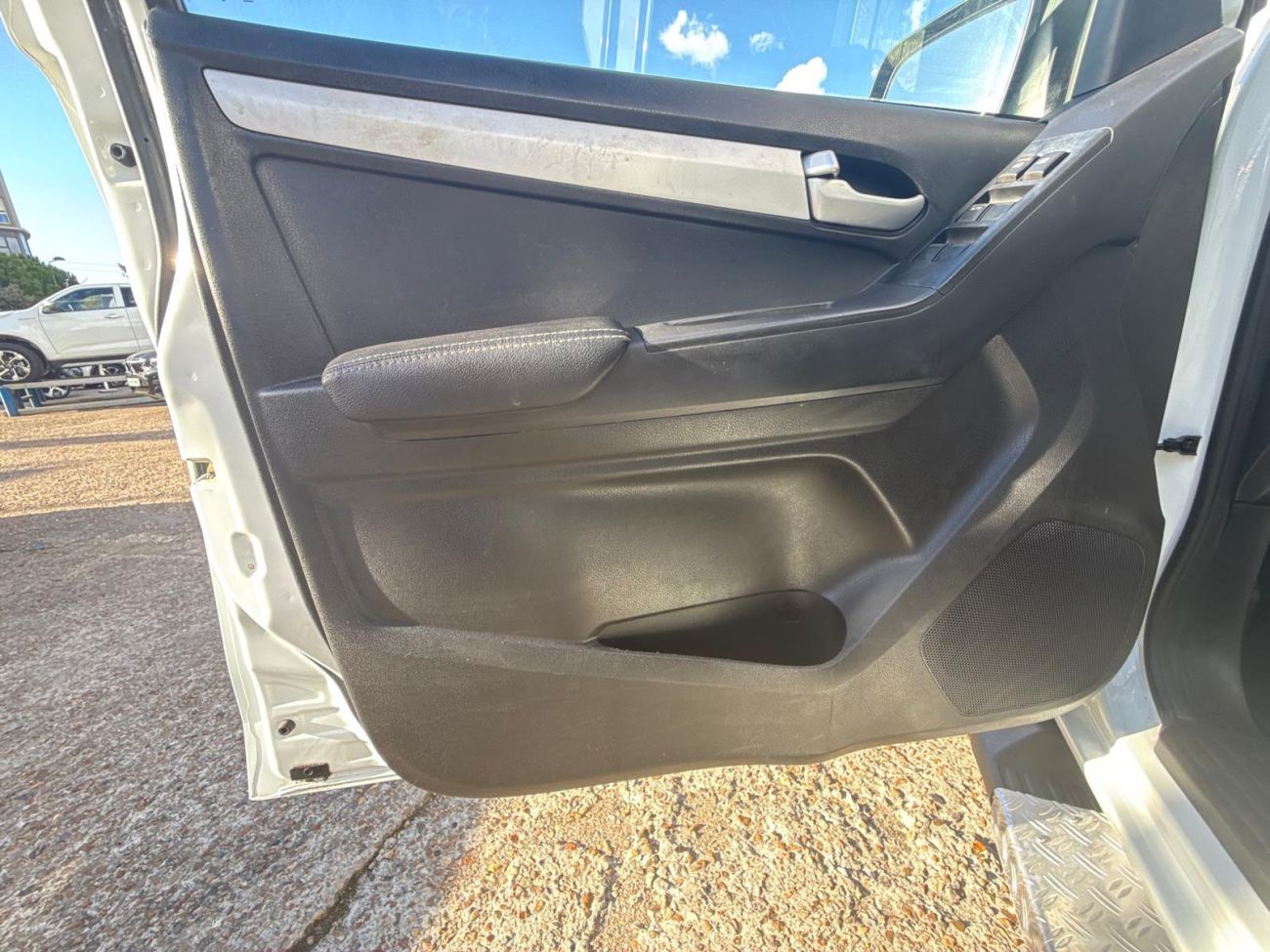 Mandataire ISUZU D-MAX CREW CAB 1.9 4X4 BVA SUPERNOVA