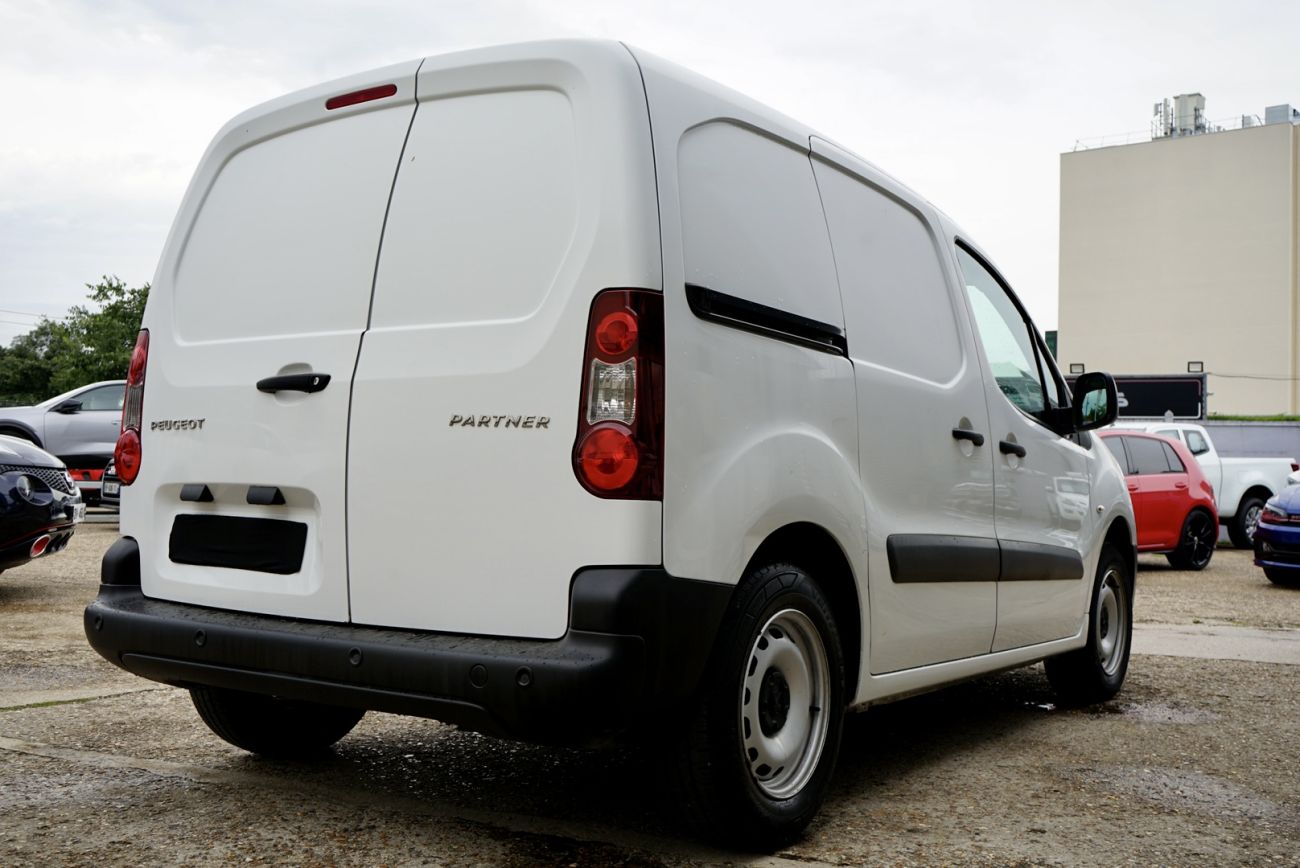 Mandataire PEUGEOT PARTNER FOURGON STANDARD 1.6 BLUEHDI 75 BVM5 PREMIUM PACK
