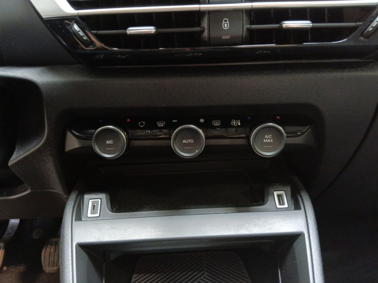 Mandataire Citroën C4 X 1.2 PURETECH 100 FEEL