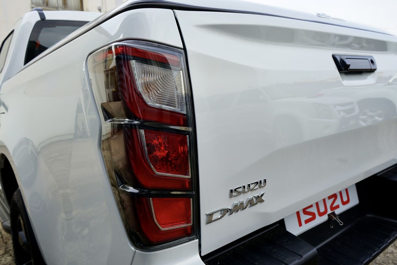 Mandataire ISUZU D-MAX CREW N60 NITRO SPORT 4X4 A/T 4 PLACES / PAS DE MALUS ECOLOGIQUE