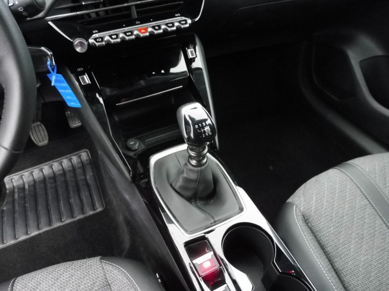 Mandataire PEUGEOT 208 1.2 100CH S&S ALLURE