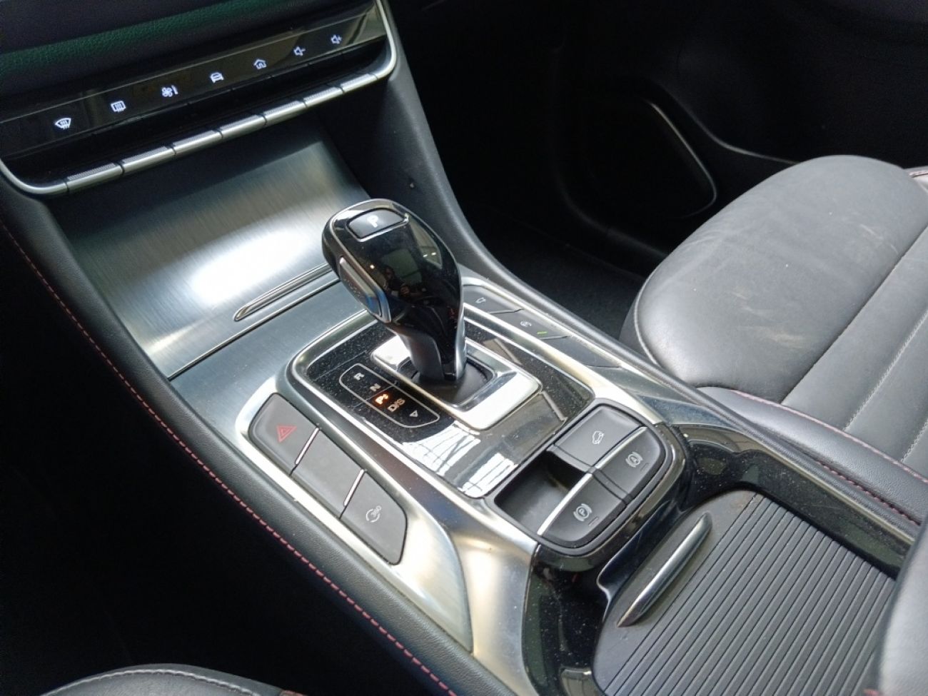 Mandataire MG HS 1.5 T-GDI 162 AT luxury