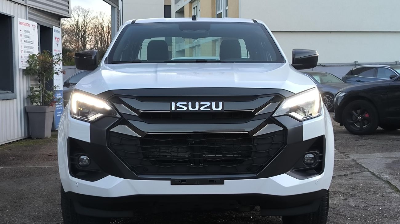 Mandataire ISUZU D-MAX SPACE N60 NITRO SPORT 4X4 A/T TVA RECUPERABLE / SELLERIE CUIR / ASSISTANCE A LA CONDUITE