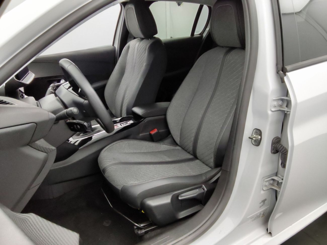 Mandataire PEUGEOT 208 1.2 100CH S&S ALLURE