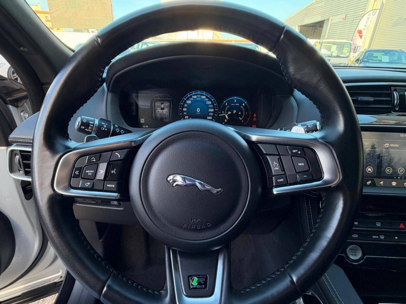 Mandataire JAGUAR F-PACE 2.0 D - 180 ch AWD BVA8 R-Sport