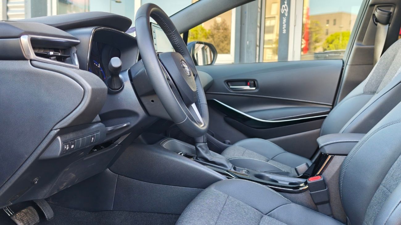 Mandataire TOYOTA COROLLA HYBRIDE MY20 122h Design TOIT OUVRANT 1ERE MAIN