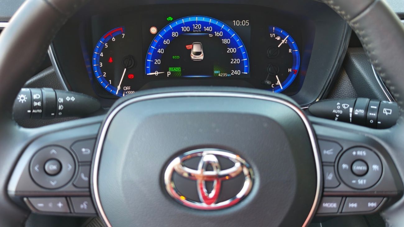 Mandataire TOYOTA COROLLA HYBRIDE MY20 122h Design TOIT OUVRANT 1ERE MAIN