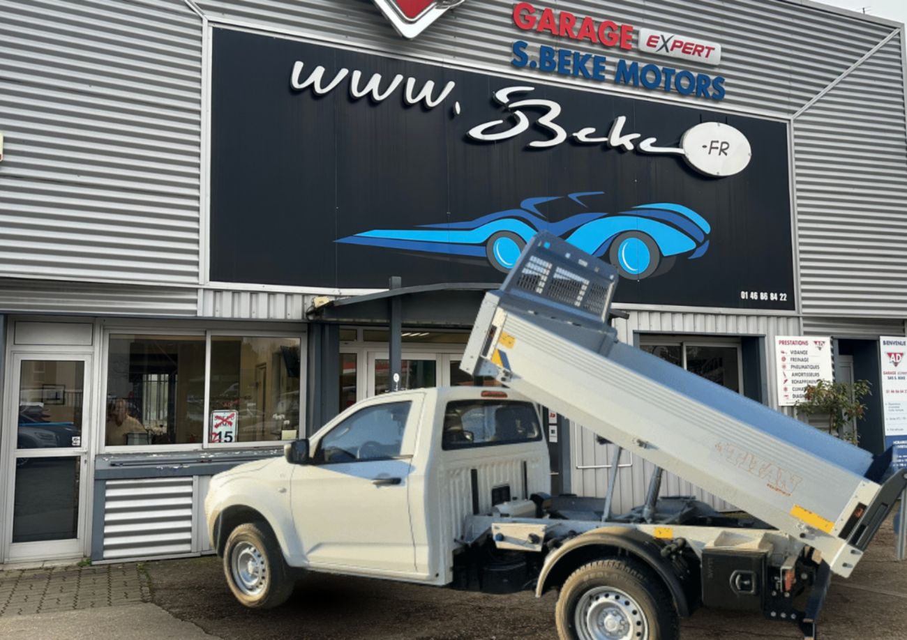 Mandataire ISUZU D-MAX NOUVEAU SINGLE 2.2L B-STRONG BENNE BASCULANTE  ACIER