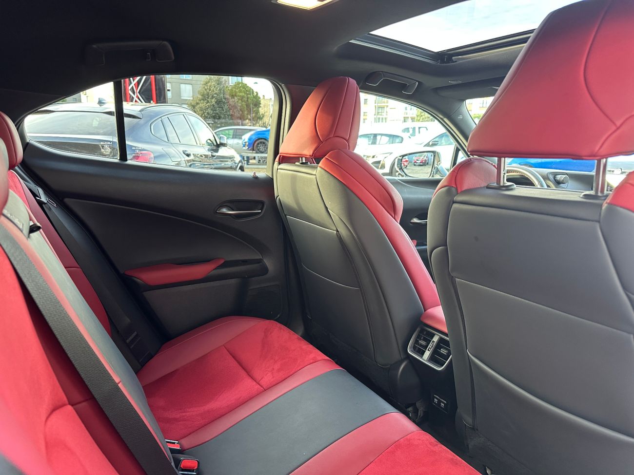 Mandataire LEXUS UX 250h 2WD F SPORT