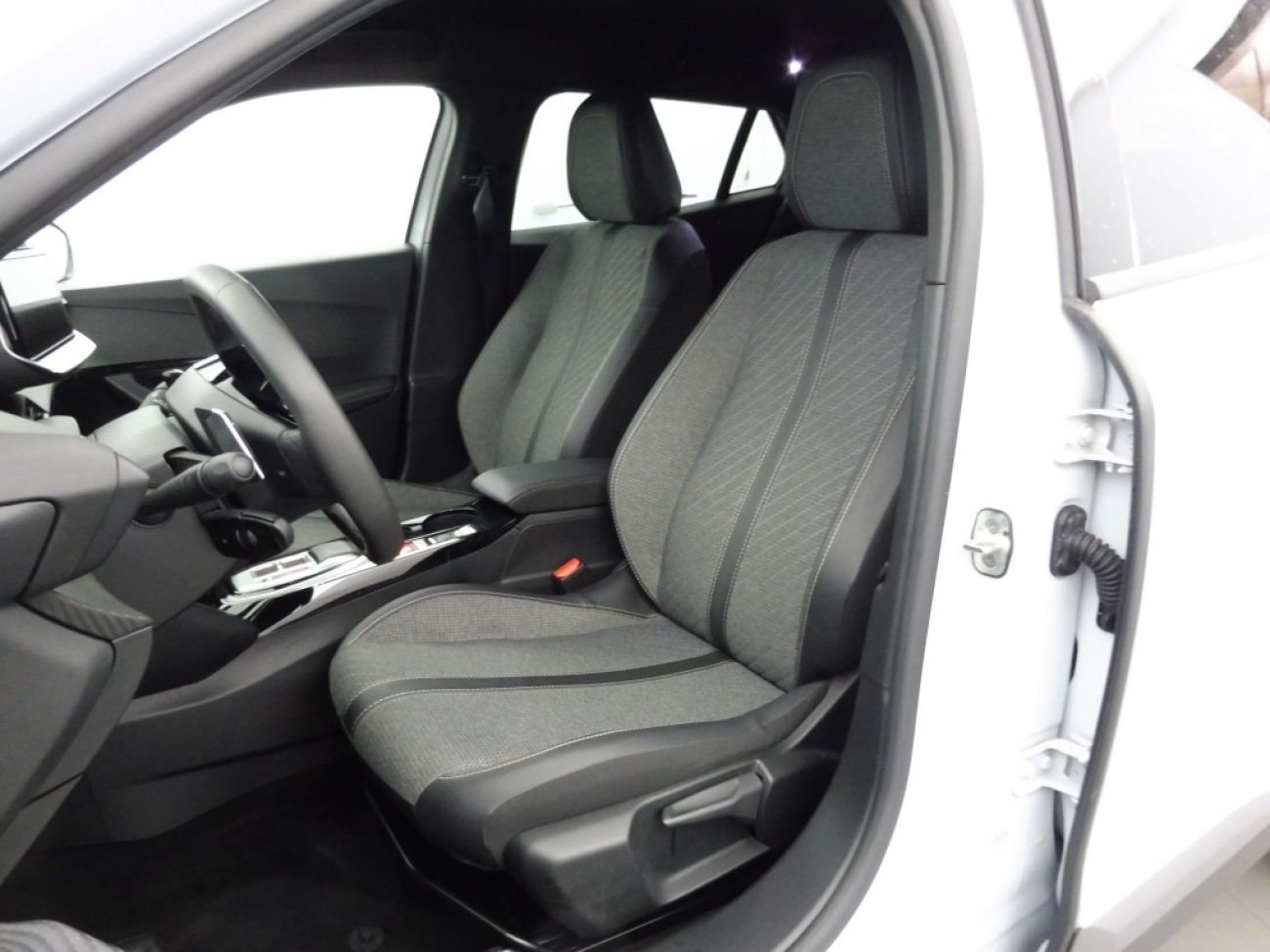 Mandataire PEUGEOT 2008 1.2 PURETECH 130CH S&S ALLURE EAT8