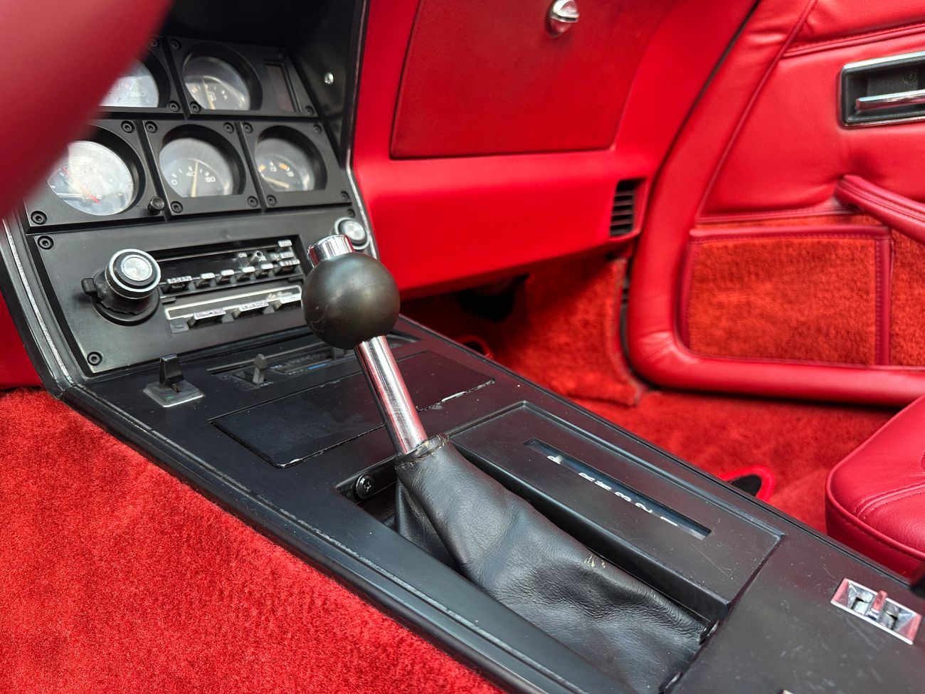 Mandataire CHEVROLET CORVETTE C3 T-TOP 25 TH ANNIVERSARY V8 350 L48