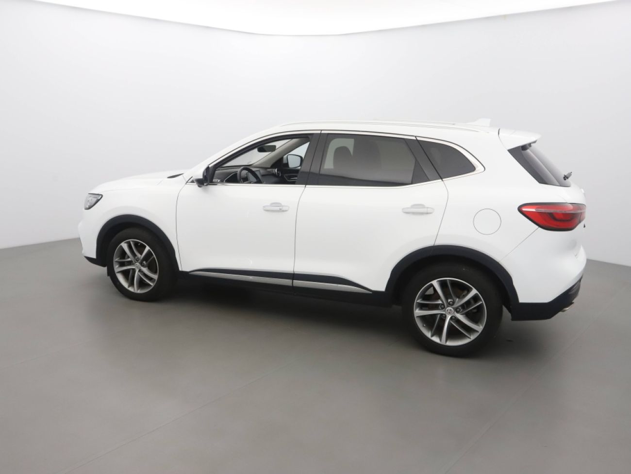 Mandataire MG HS 1.5 T-GDI 162 AT luxury