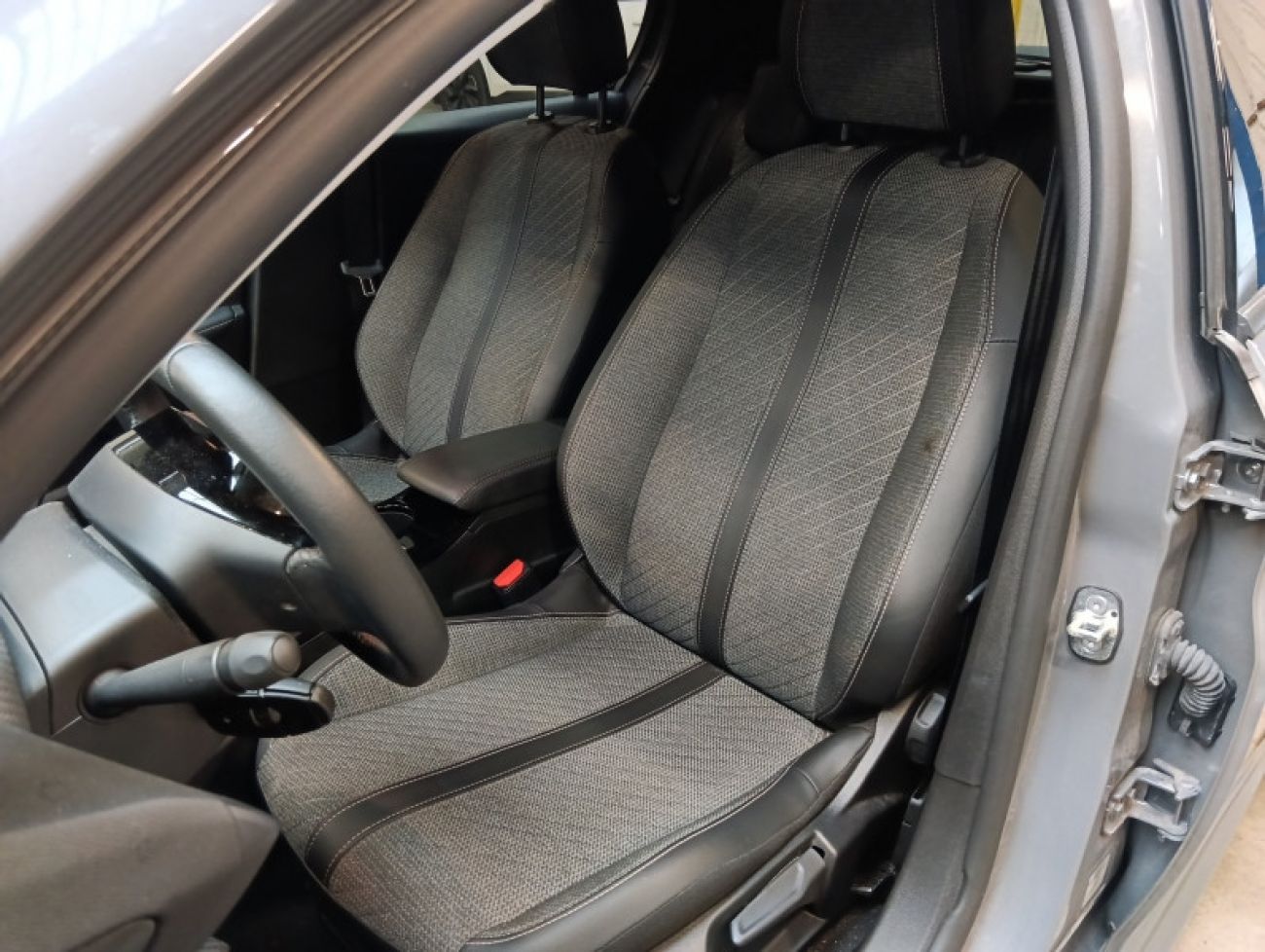 Mandataire PEUGEOT 208 1.2 100CH S&S ALLURE