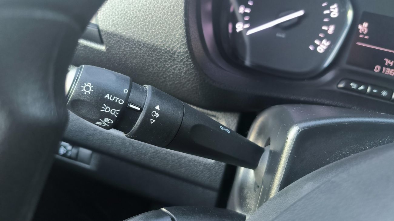 Mandataire TOYOTA PROACE FOURGON RC21 MEDIUM 2.0L 140 D-4D BVM6 DYNAMIC