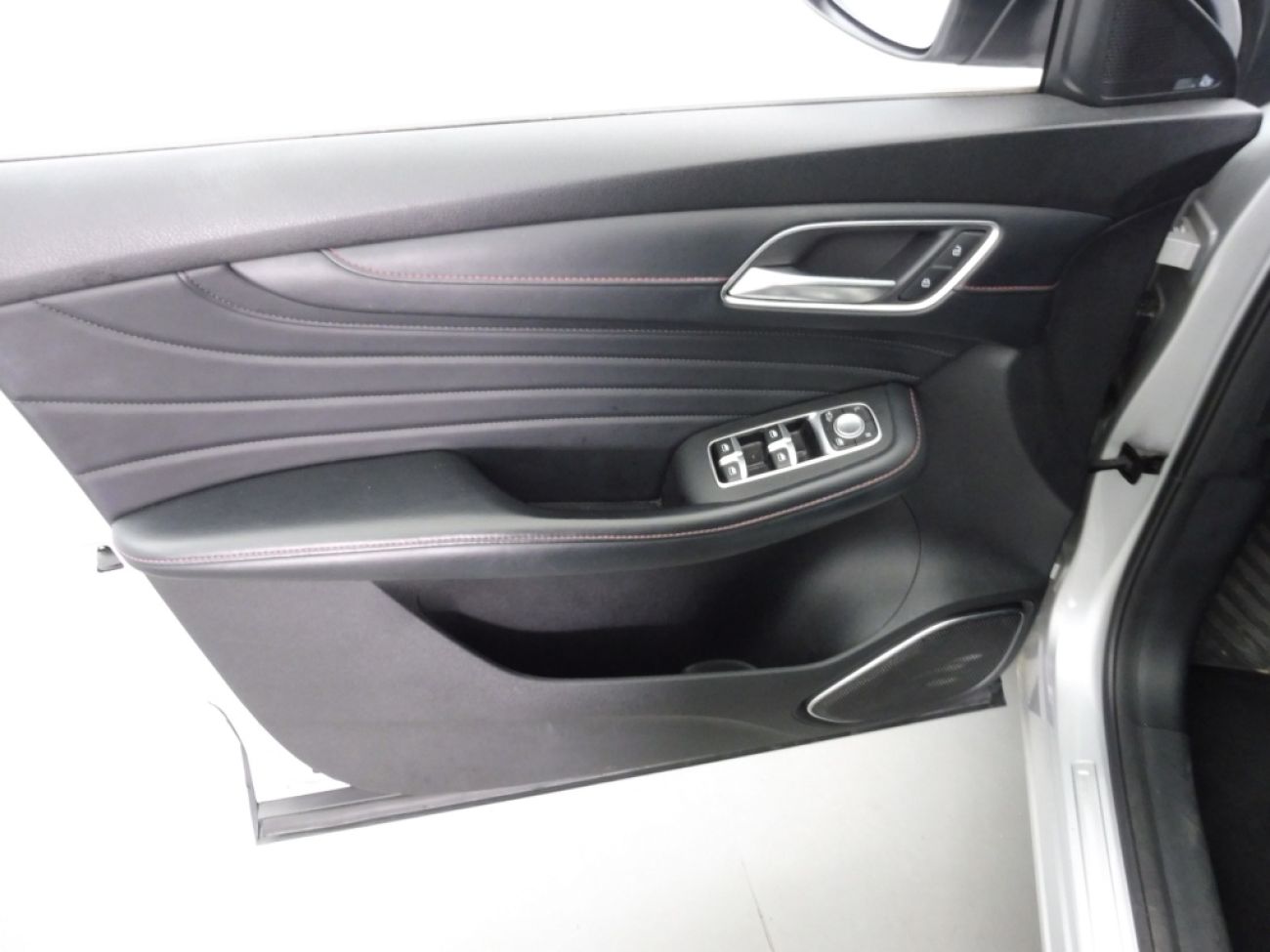 Mandataire MG HS 1.5 T-GDI 162 AT luxury