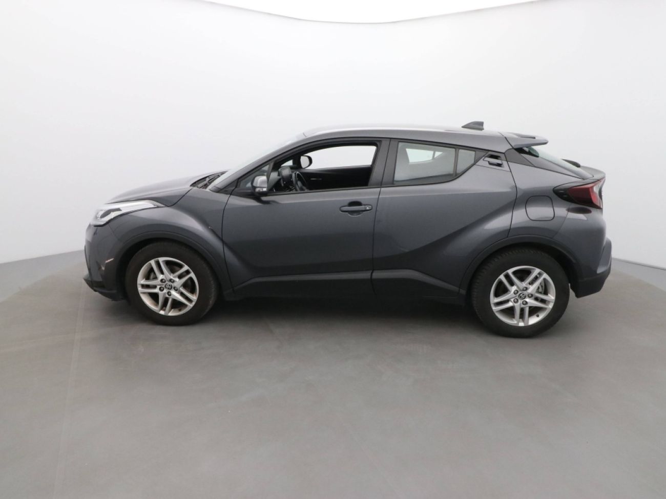 Mandataire TOYOTA C-HR 1.8 E-CVT 125Hbusiness edition