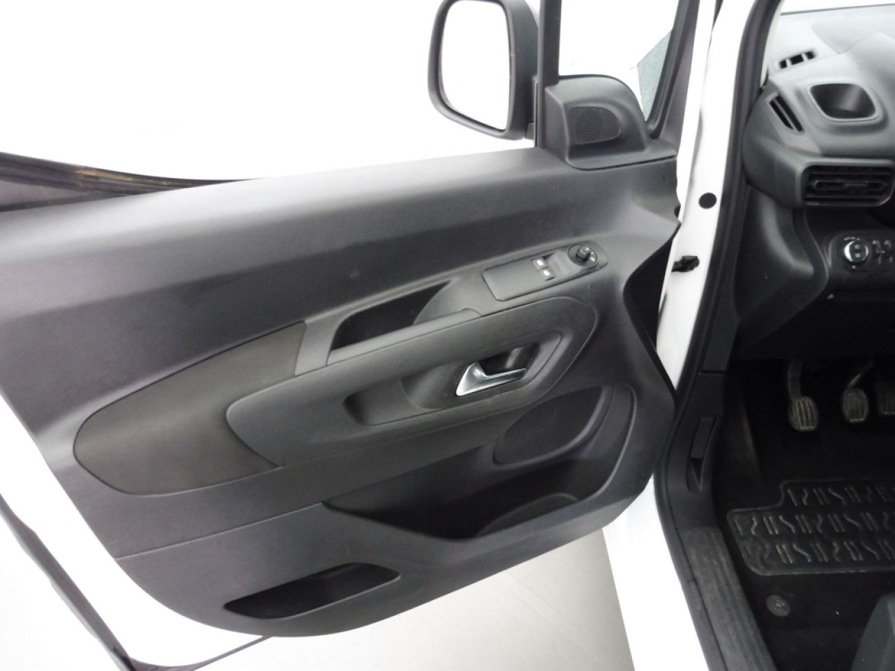 Mandataire Opel COMBO LIFE L1H1 1.5 D 100CH EDITION BVM6