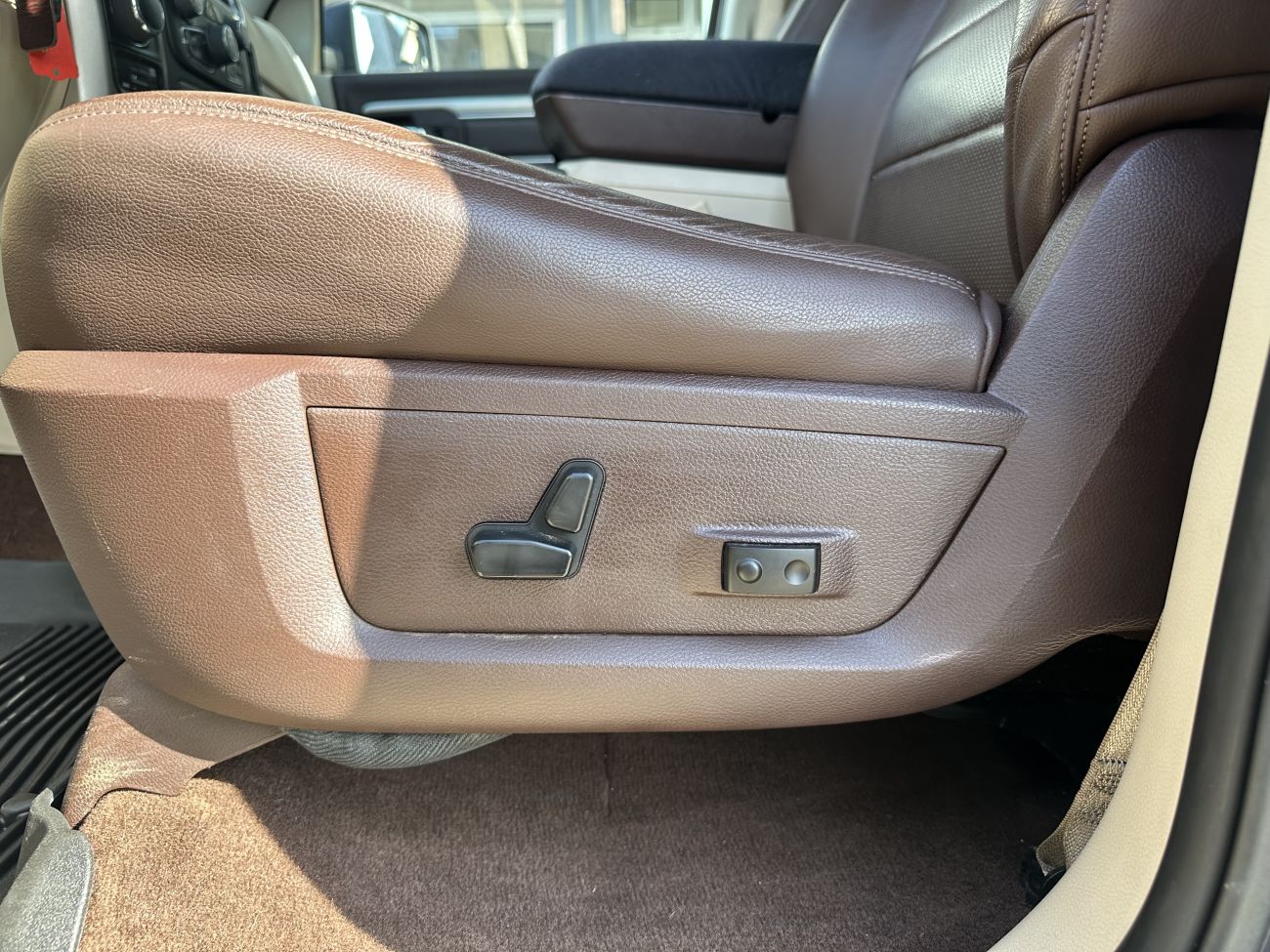 Mandataire DODGE RAM 1500 SLT DOUBLE CABINE 5.7 HEMI 395 BVA 4X4