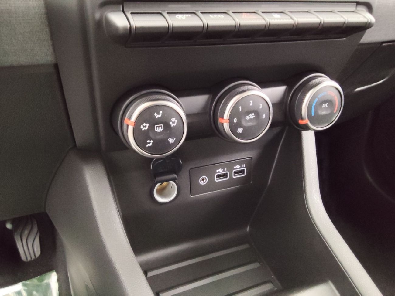 Mandataire RENAULT Clio 1.5 DCI 100CH EVOLUTION - 25