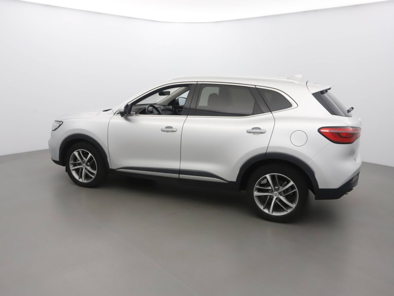 Mandataire MG HS 1.5 T-GDI 162 AT luxury