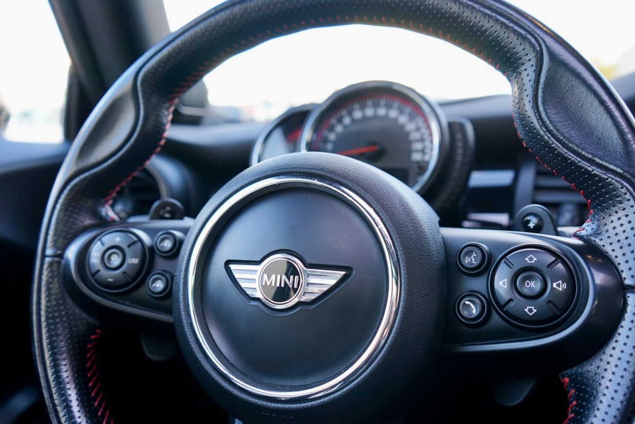 Mandataire MINI HATCH 3 PORTES F56 231 ch John Cooper Works BVA6 Finition JCW Exclusive Design