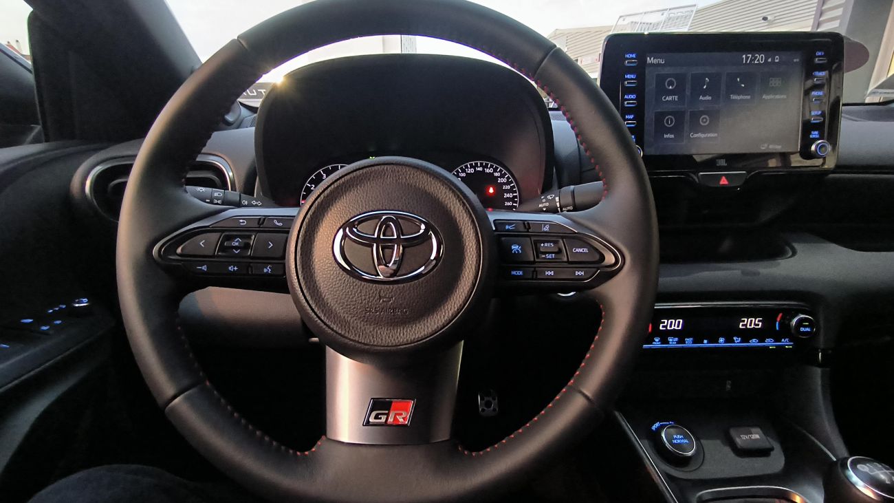 Mandataire TOYOTA YARIS GR 1.6L Pack Premium 1ere main française