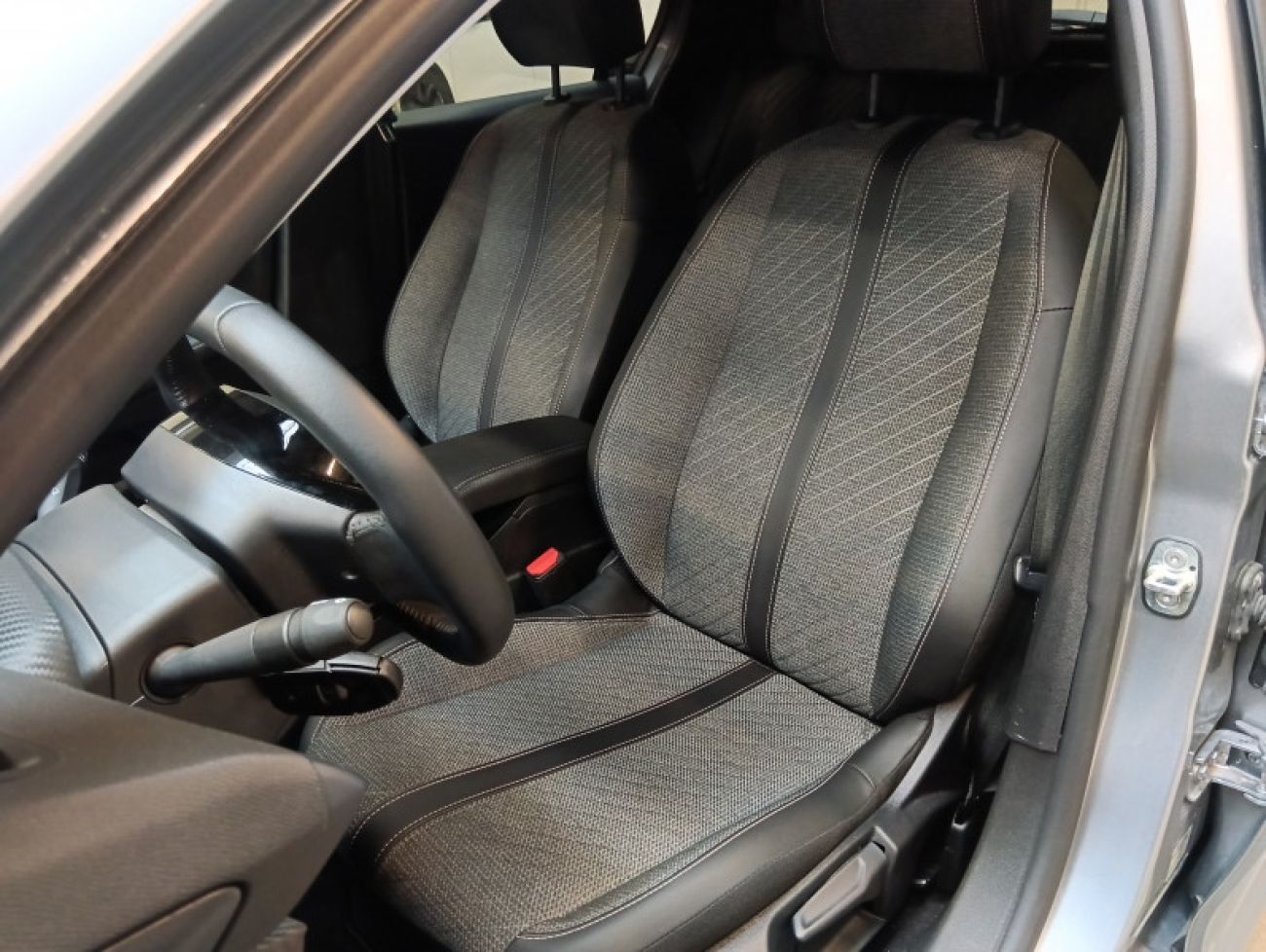 Mandataire PEUGEOT 208 1.2 100CH S&S ALLURE