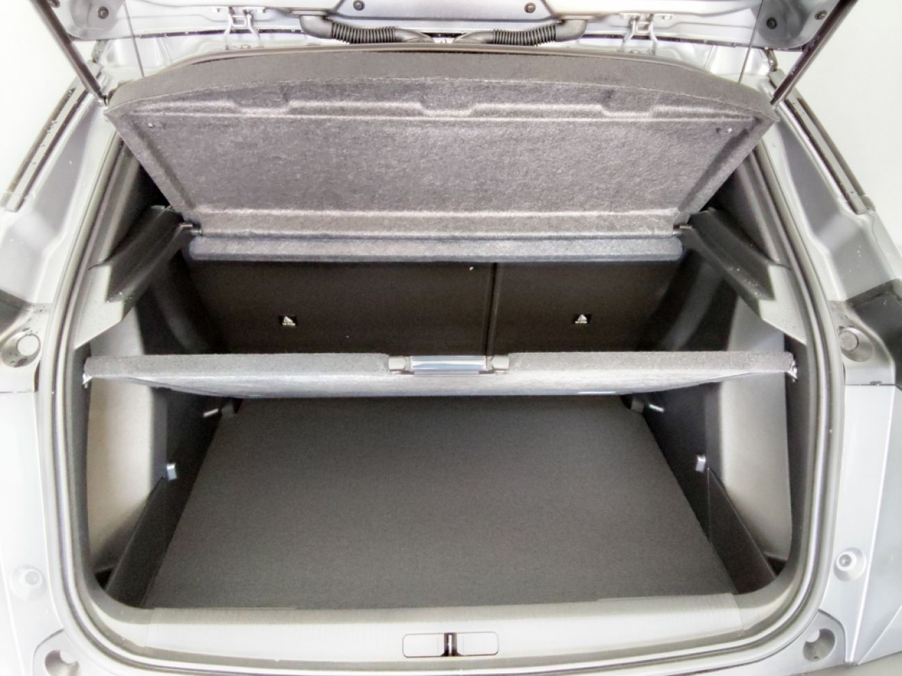 Mandataire PEUGEOT 2008 1.2 HYBRID 136CH GT E-DCS6