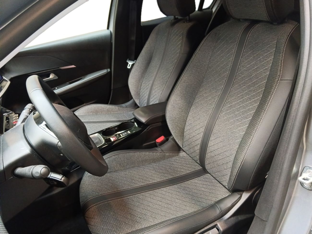 Mandataire PEUGEOT 208 1.2 100CH S&S ALLURE