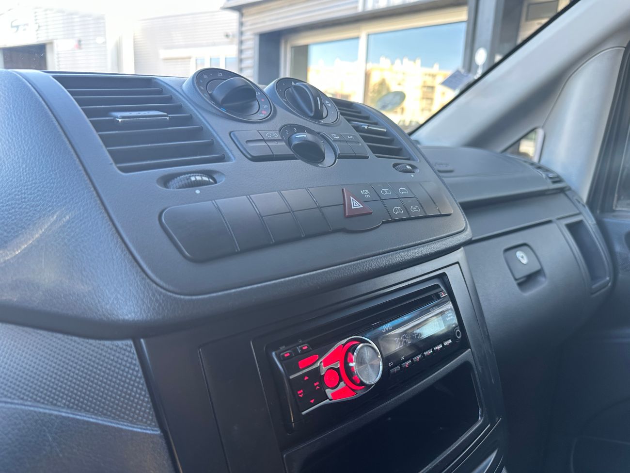 Mandataire MERCEDES-BENZ VITO FOURGON 110 CDI 2.8t COMPACT 6 places