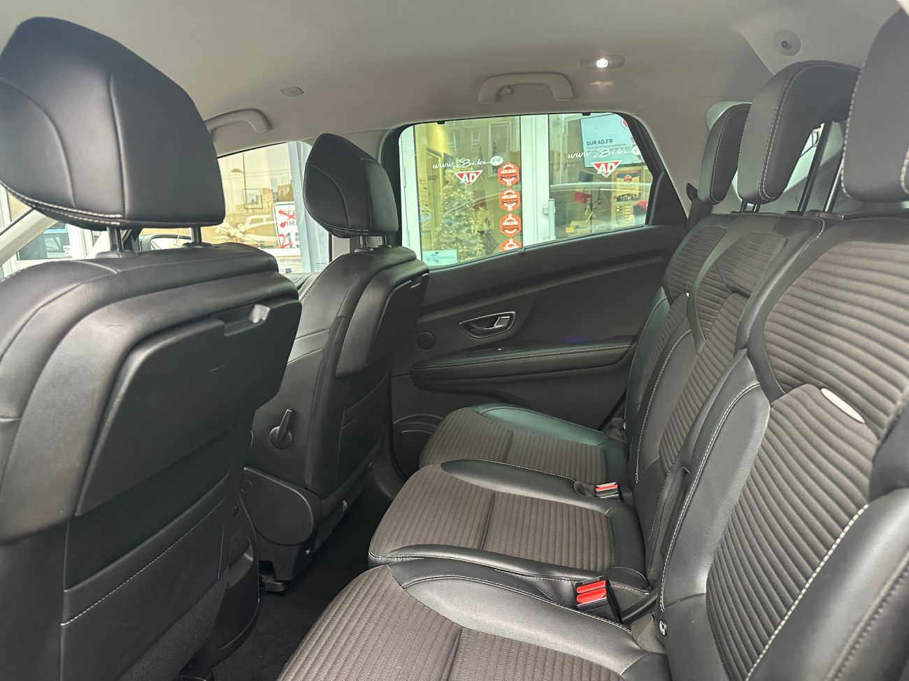 Mandataire RENAULT SCENIC IV dCi 160 Energy EDC Intens