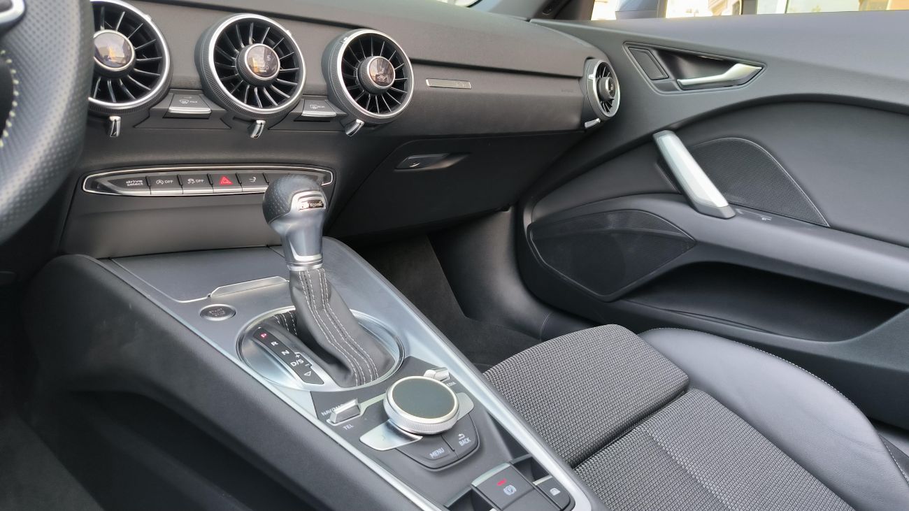 Mandataire AUDI TT ROADSTER 40 TFSI 197 S tronic 7 S line / JANTES 19 AUDI SPORT / Chauffage de nuque