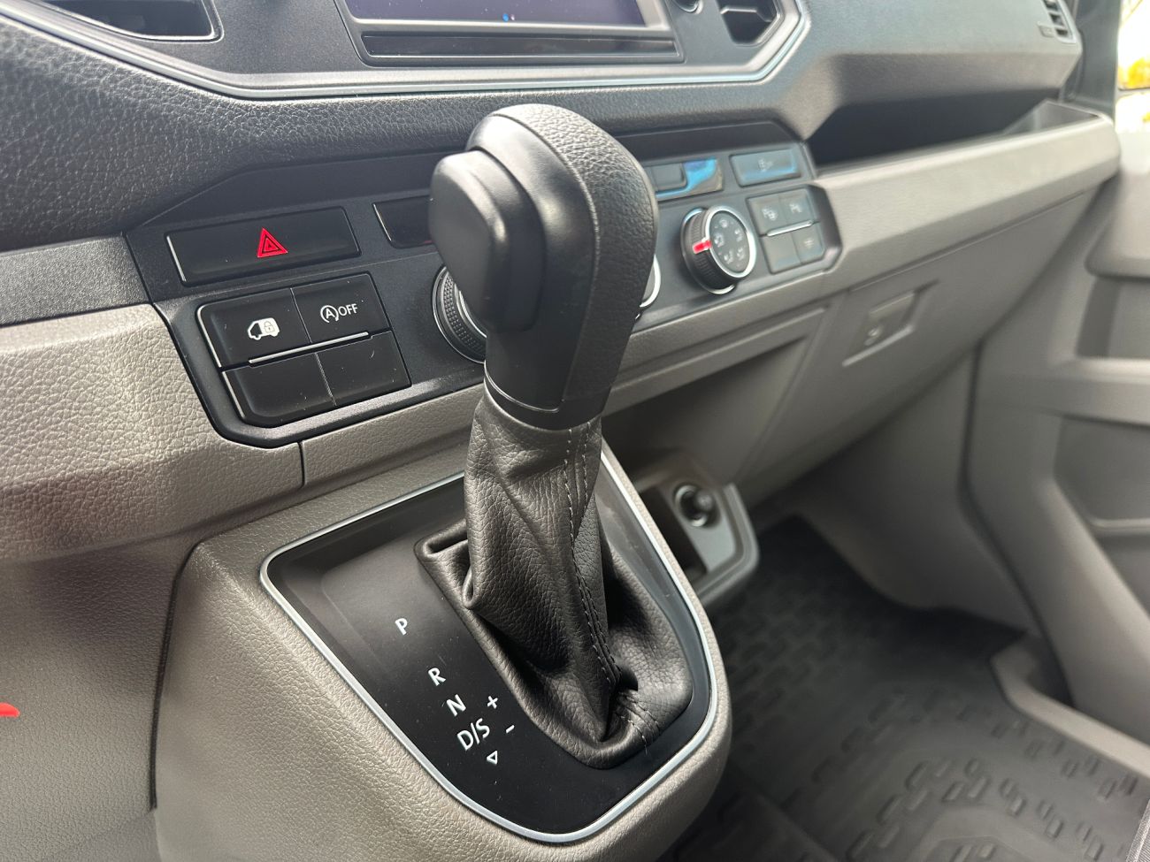 Mandataire VOLKSWAGEN CRAFTER VAN PROPULSION RJ 35 L4H3 2.0 TDI 177 CH BVA BUSINESS LINE ROUES JUMELEES