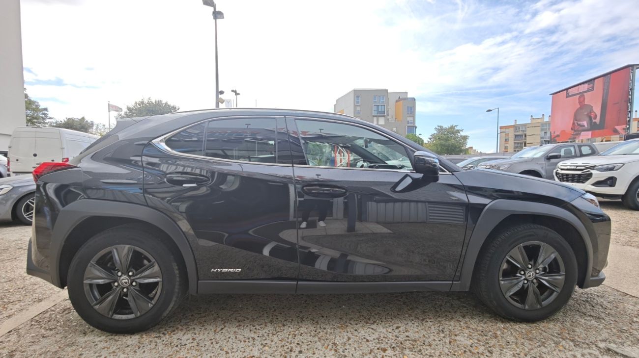 Mandataire LEXUS UX 250h 2WD Luxe
