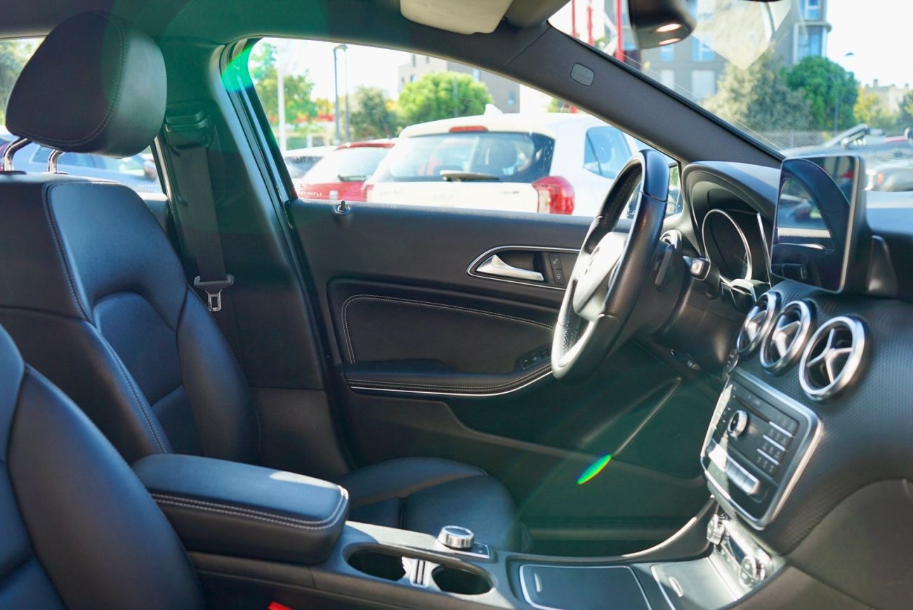 Mandataire MERCEDES CLASSE A 180 7G-DCT Sensation