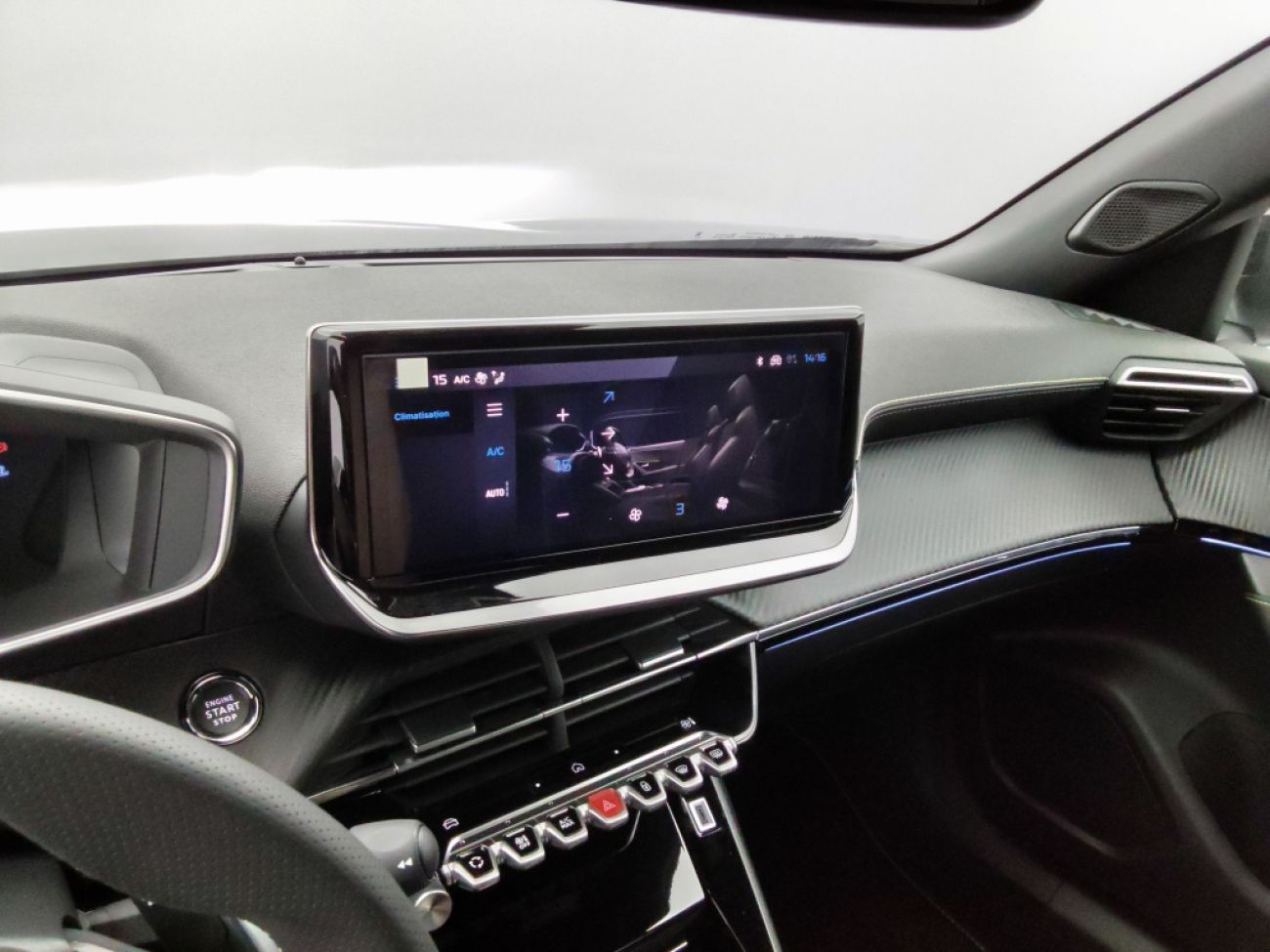 Mandataire PEUGEOT 2008 1.2 HYBRID 136CH GT E-DCS6