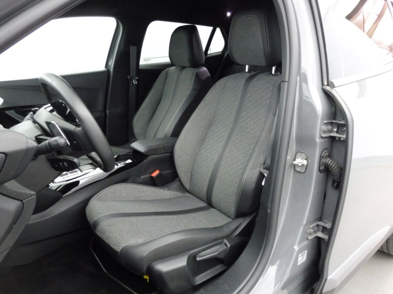 Mandataire PEUGEOT 2008 1.2 PURETECH 130CH S&S ALLURE EAT8