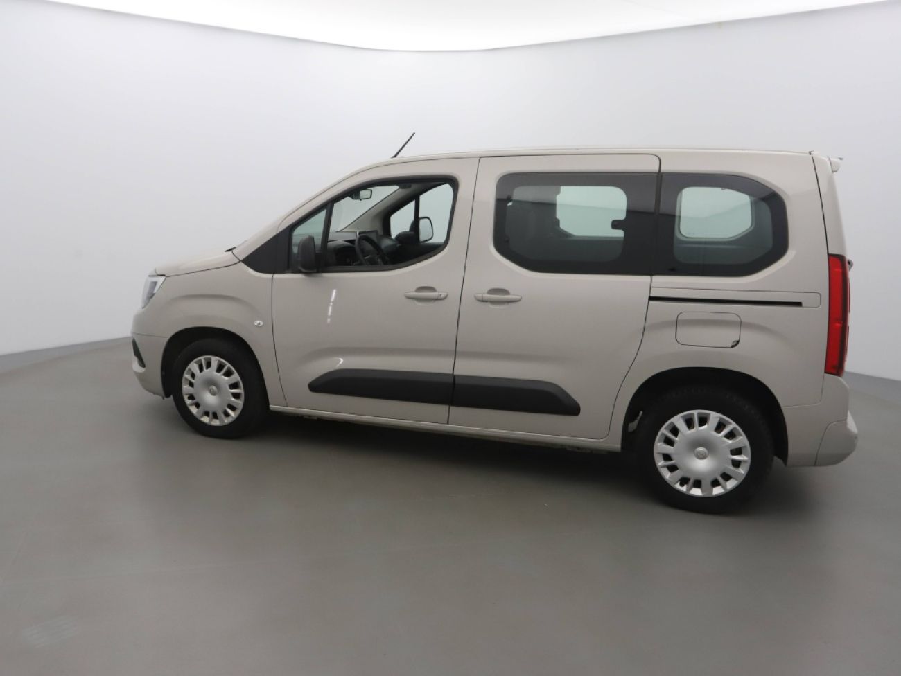Mandataire Opel COMBO LIFE L1H1 1.5 D 100CH EDITION BVM6