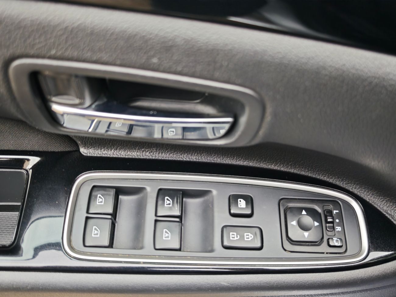 Mandataire MITSUBISHI OUTLANDER PHEV 2.4l PHEV Twin Motor 4WD Business