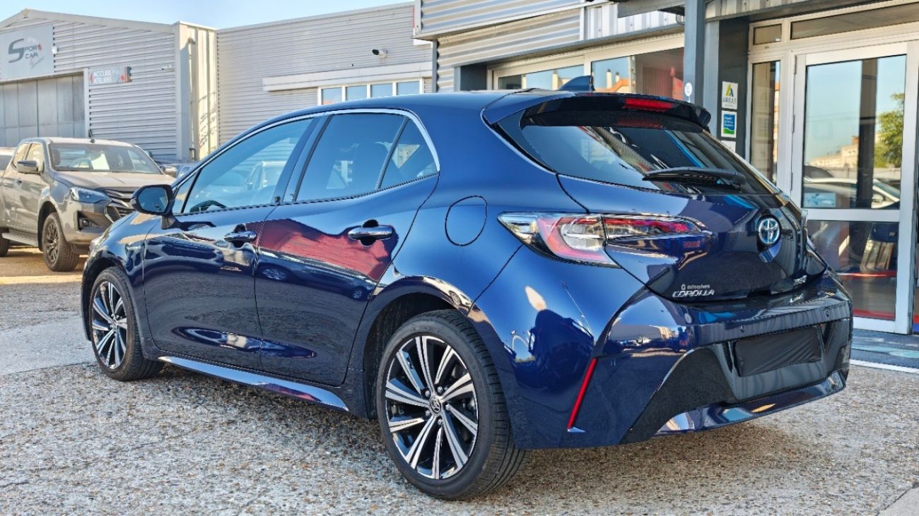 Mandataire TOYOTA COROLLA HYBRIDE MY20 122h Design TOIT OUVRANT 1ERE MAIN