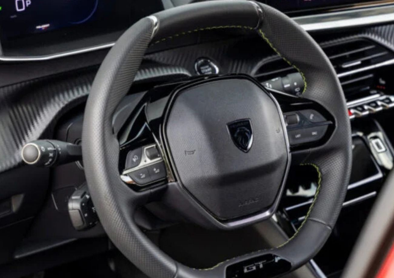 Mandataire PEUGEOT E-2008 NOUVEAU E-2008 ELECTRIQUE 156 GT EXCLUSIF